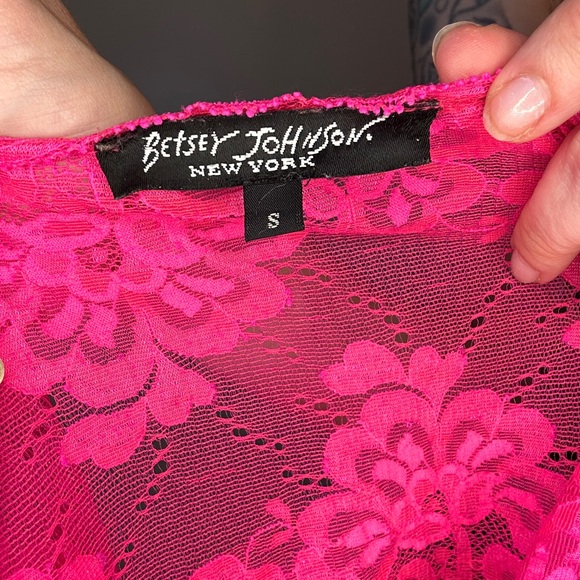 Vintage hot pink Betsey Johnson lace camisole with adjustable straps - Picture 4 of 7